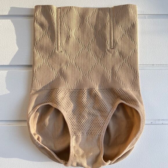 Women’s High Waisted Shapewear Panty In Beige New Without Tags Size Small Read - Picture 1 of 11